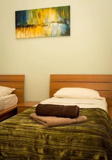 Sunny 2 Bedroom, 2 Bathrooms, Seaside Apt. Sliema Apartamento