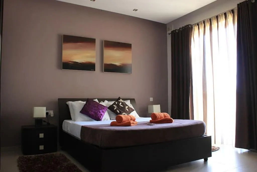 Sunny 2 Bedroom, 2 Bathrooms, Seaside Apt. Sliema