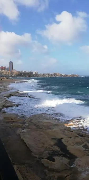 Sunny 2 Bedroom, 2 Bathrooms, Seaside Apt. Sliema