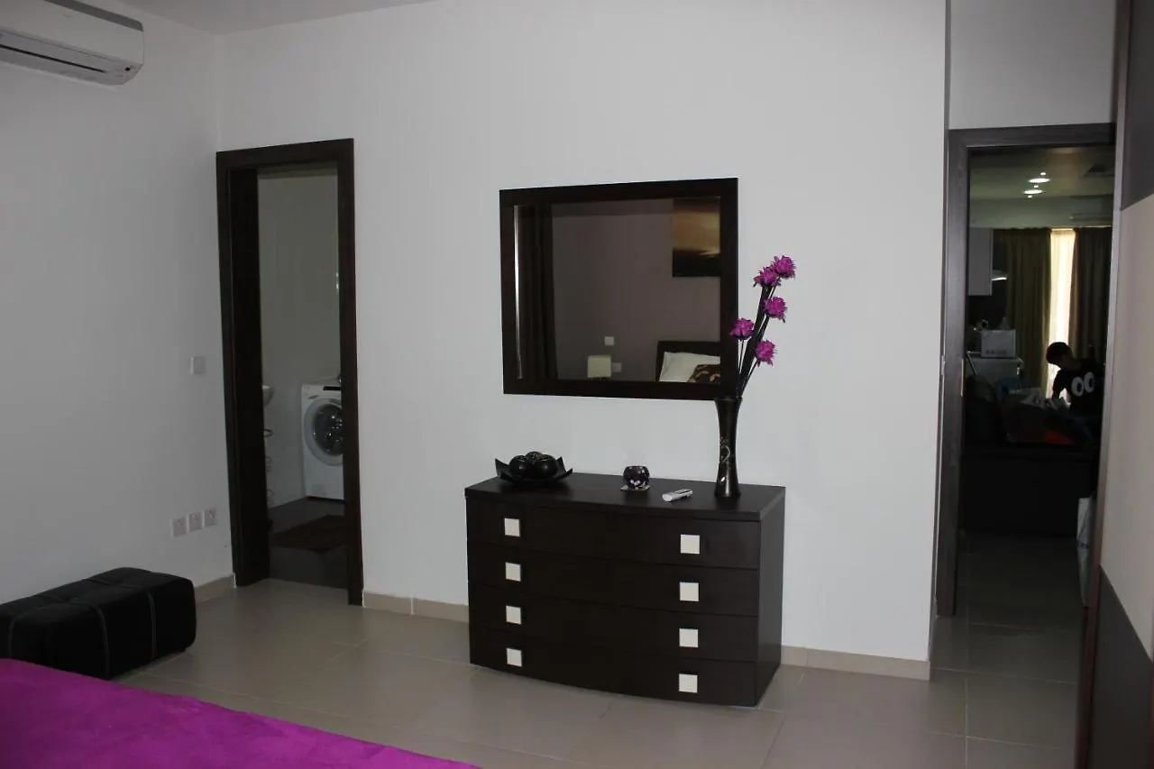 Sunny 2 Bedroom, 2 Bathrooms, Seaside Apt. Sliema