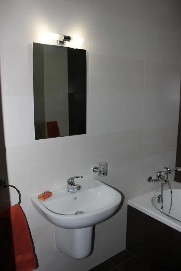 Sunny 2 Bedroom, 2 Bathrooms, Seaside Apt. Sliema Malta