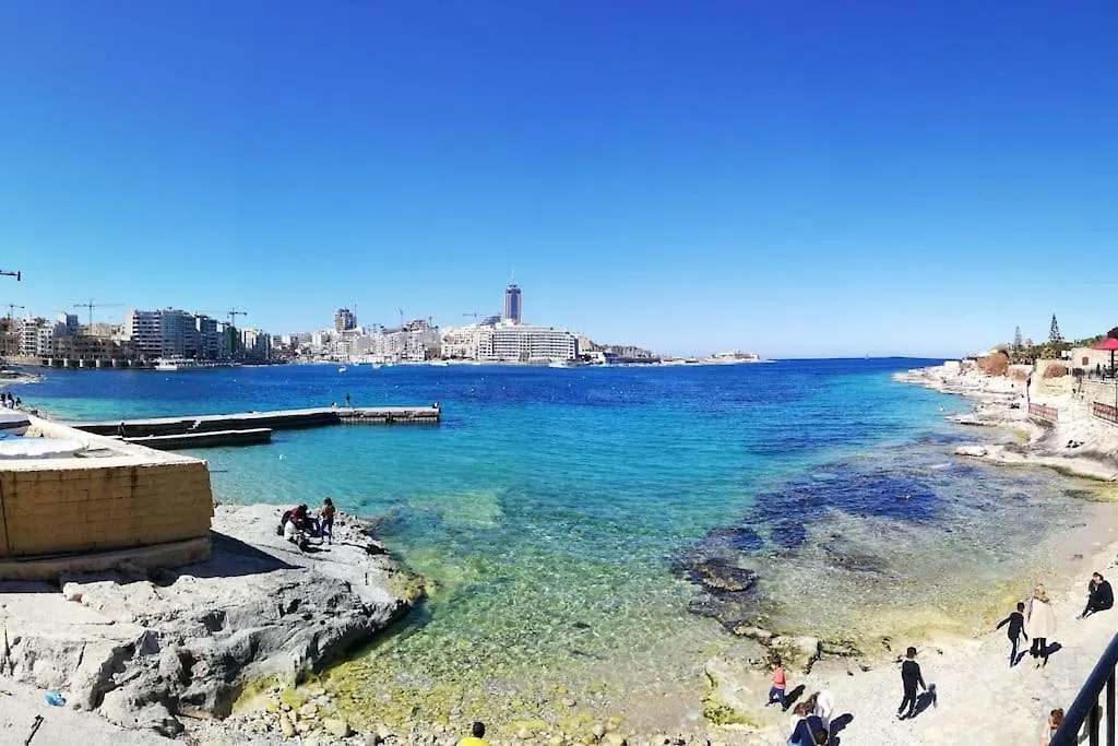 Sunny 2 Bedroom, 2 Bathrooms, Seaside Apt. Sliema