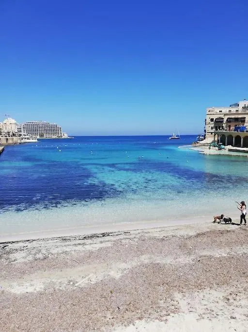 Sunny 2 Bedroom, 2 Bathrooms, Seaside Apt. Sliema