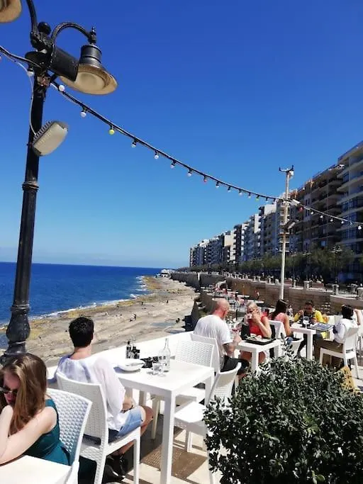 Sunny 2 Bedroom, 2 Bathrooms, Seaside Apt. Sliema 0*,